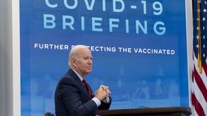 La Casa Blanca tampoco dijo cuántas dosis de vacunas se adquirirían, citando requisitos de contratación por falta de claridad.