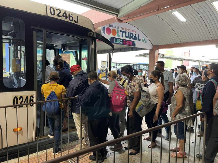 La Defensoría del Pueblo abrió una queja de oficio en contra de la empresa MiBus por la eliminación temporal de 30 rutas troncales.
