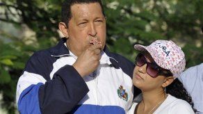 Chávez regresa a Venezuela tras someterse a radioterapia