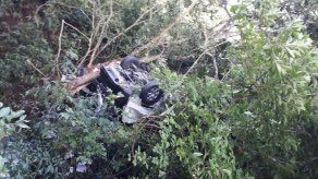 Vehículo cae debajo de un puente en La Mata de Santiago