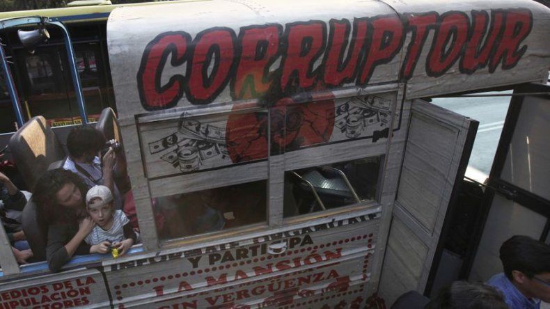 México lleva a turistas a sitios de la corrupción