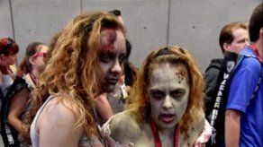 Conductor sordo lesiona a mujer en caminata zombi