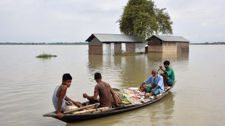 Inundaciones en India causan más de 90 muertos