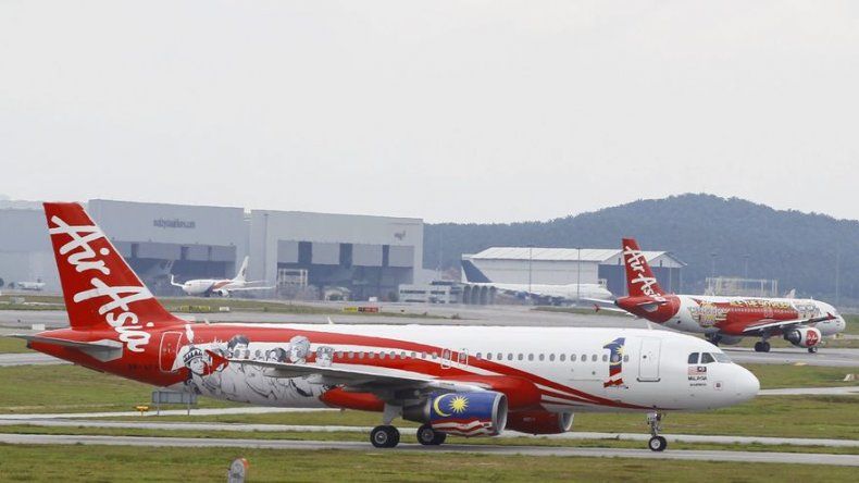 AirAsia pierde el contacto con un avión con 162 personas a bordo en Indonesia