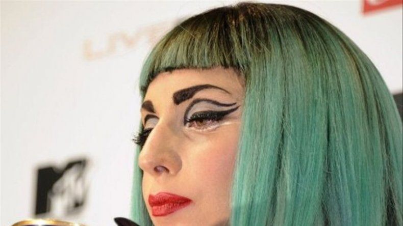 Puja de 38.000 euros por taza de té utilizada por Lady Gaga