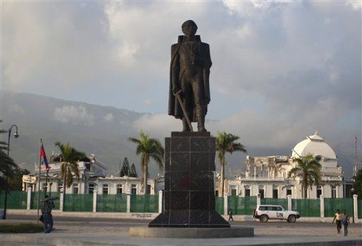 Organización de Sean Penn demuele palacio de Haití