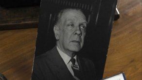 Escritores saldan la cuenta pendiente de Borges y le dan Nobel de Literatura