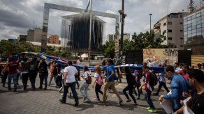 Fuerza Armada impide paso a indígenas venezolanos que caminan hacia Caracas