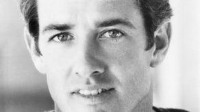Fallece Doug Sheehan, uno de los actores de Sabrina, la bruja adolescente