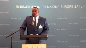 La red de comunicaciones cifradas Anom es una operación encubierta: el FBI desarrolló una plataforma basada en teléfonos inteligentes como honeypot para los delincuentes.