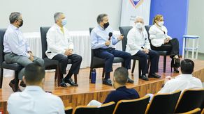 El presidente Laurentino Cortizo junto a otras autoridades.