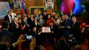 Constituyente de Venezuela anuncia que posterga juramentación de gobernadores