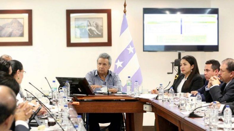El presidente de Ecuador denuncia hallazgo de cámara oculta en su despacho