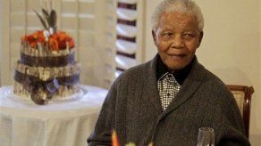 Las banderas de las instituciones europeas ondean a media asta por Mandela