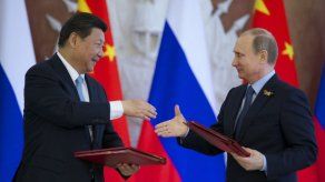 Rusia y China firman decenas de acuerdos en Moscú