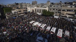 Inicialmente los funcionarios dijeron que hubo 21 muertos pero el domingo el fiscal general de Gaza Mohammed al-Nahal aclaró que fueron 22, aunque no dio detalles.