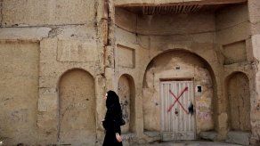 Francia: prohíben a niña musulmana usar falda negra larga