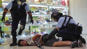 Manifestaciones contrarias chocan en centro comercial de HK