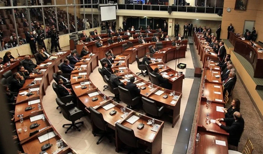 Asamblea Nacional discute el proyecto de Ley 1 de medicamentos