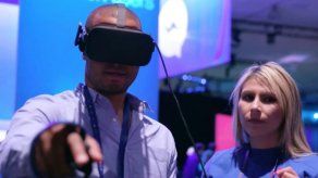 Facebook fomentará citas y lanza unas gafas de realidad virtual a bajo costo