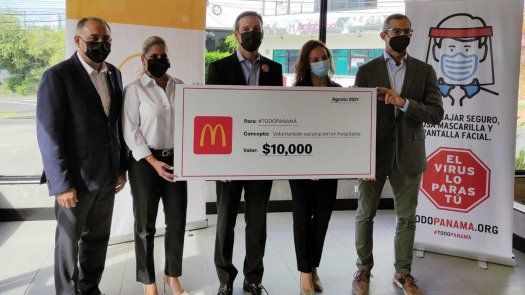 Arcos Dorados realizó un un aporte de B/10,000.00, para el programa de voluntariado que el Movimiento vienerealizando en 8 hospitales de la Ciudad de Panamá y David.