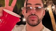 Bad Bunny deja claro por qué le tiró el celular a una fan Bad Bunny deja claro por qué le tiró el celular a una fan