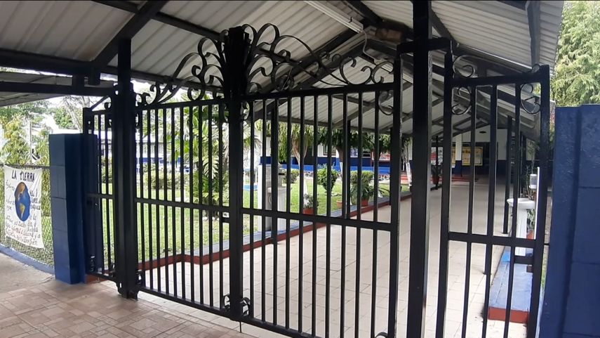 La Escuela Secundaria Salomón Ponce Aguilera de Antón permanece cerrada tras deceso de una de sus estudiantes.