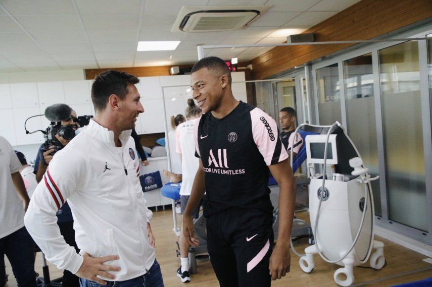 photoMbappé da la bienvenida a Leo Messi en redes sociales.