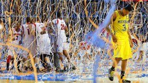 Louisville gana torneo universitario de baloncesto
