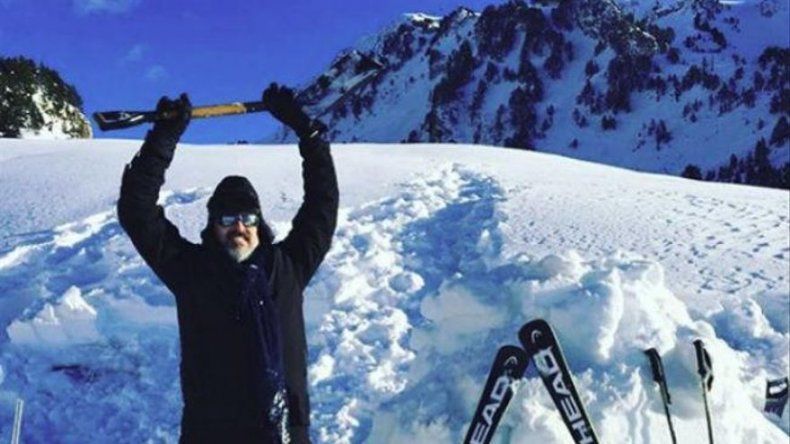 Miguel Bosé se relaja con sus hijos en la nieve antes de volver al trabajo