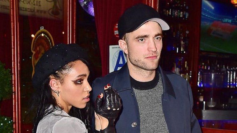 FKA twigs siente que ser la novia de Robert Pattinson es todo un reto