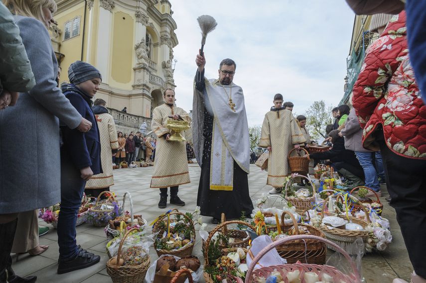 Cientos de feligreses acudieron a la Catedral de San Volodymyr