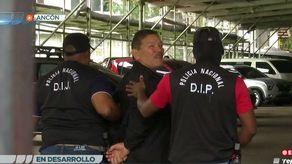 Genaro López llega a la sede de la DIJ