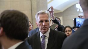 La oferta de acuerdo que presentó McCarthy a los legisladores republicanos conservadores del grupo Freedom Caucus y otros se centra en los cambios de reglas que han estado buscando desde hace meses.