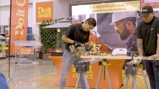 Afíliate a Do it Plus, el nuevo programa de beneficios para clientes profesionales. Programa de Do it Center.