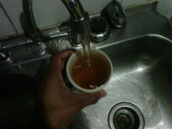 Moradores de Arraiján y La Chorrera se quejan por agua sucia en sus grifos