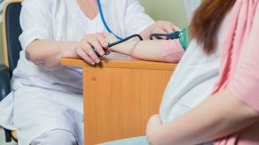 La hipertensión antes del embarazo puede aumentar el riesgo de aborto