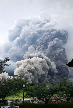 Potente erupción de Volcán de Fuego arrasa Guatemala