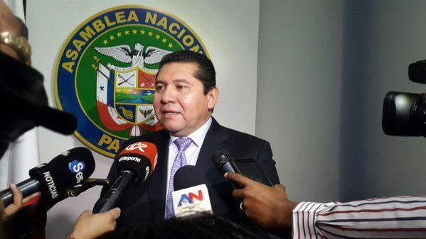 Asegura Rubén De León que el reglamento permite habilitar a diputados suplentes