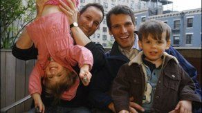 Madres sustitutas permiten a gays tener hijos