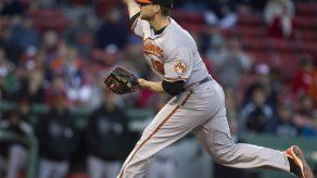 Bateador Chris Davis gana como lanzador con los Orioles