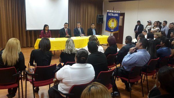 Mitradel y trabajadores de La Riviera se reunieron para analizar alternativas