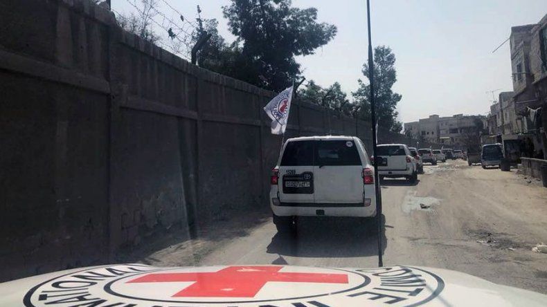 Un convoy humanitario entra en suburbios sitiados de Damasco