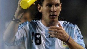 Messi juega y anota en victoria de Argentina