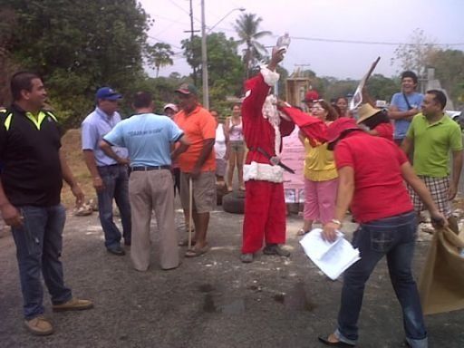 Residentes de Portachuelo cierran vía a Boquete en Chiriquí