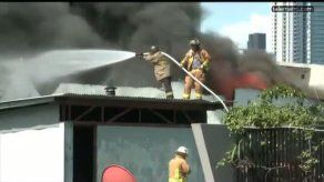 Incendio en almacén de Calidonia provoca colapso parcial del edificio