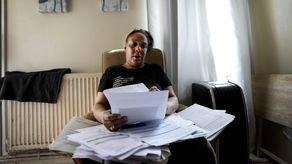 En la casa de Jennifer Jones en Londres, la electricidad se ha cortado de forma repentina en tres ocasiones, una de ellas mientras su pareja cocinaba un huevo.