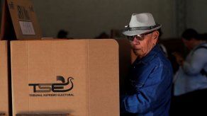 Tribunal electoral salvadoreño permite votar con documentos modificados