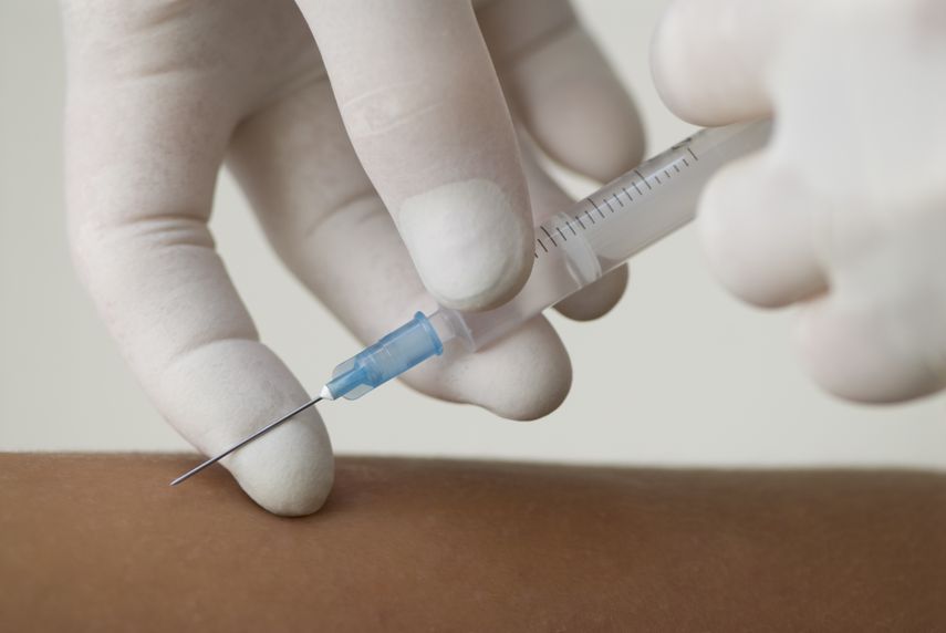 Para la aplicación de la vacuna contra el VPH es recomendable presentar la tarjeta de vacunación o autorización de los padres