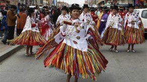 Destronan por fraude a Miss Cholita en Bolivia